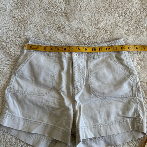 Maurices Cream Cargo Shorts with Belt Loops and Textured Fabric - Picture 3 of 6